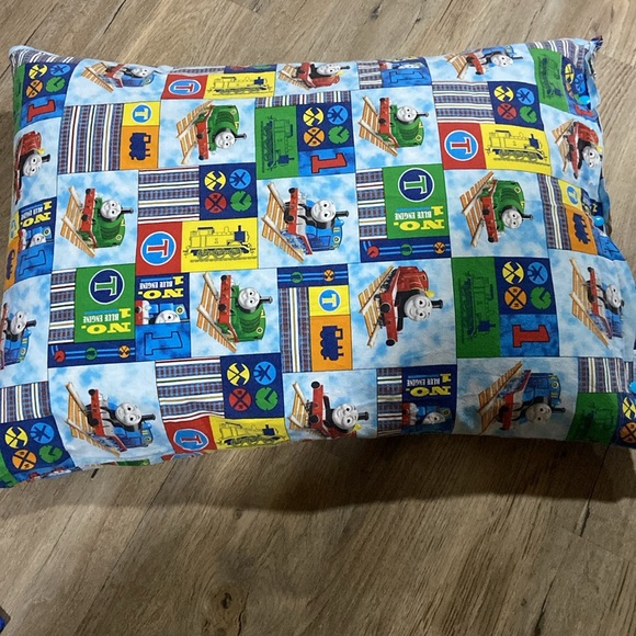 Small convertible travel blanket/pillow cover - Picture 4 of 8